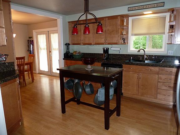  remodeled gourmet kitchen, granite, gas convection 5burner oven/range