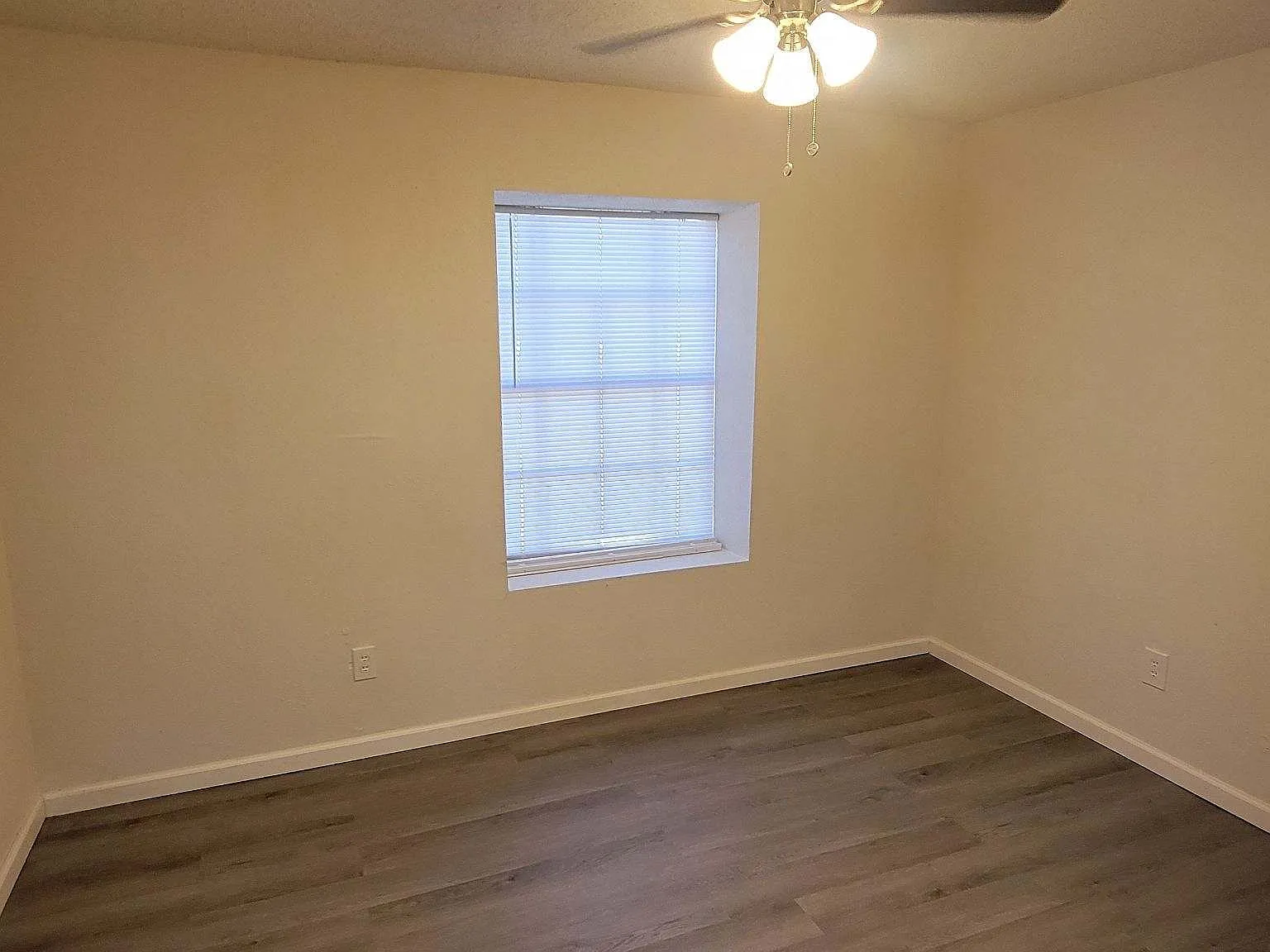 2290 Long Ave — Photo 3