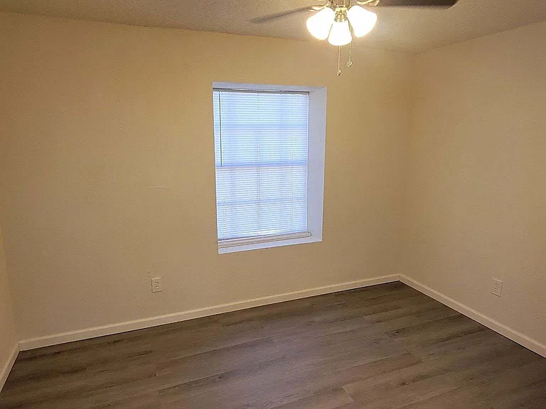 2290 Long Ave — Photo 3
