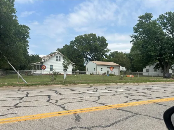 108 N 11th St, Fredonia, KS 66736