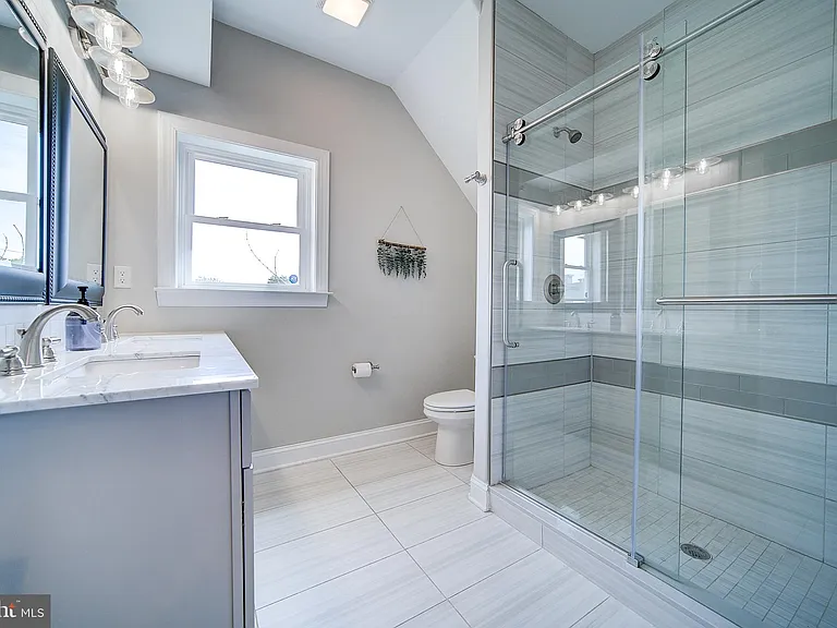 1513 S Lambert St — Photo 37