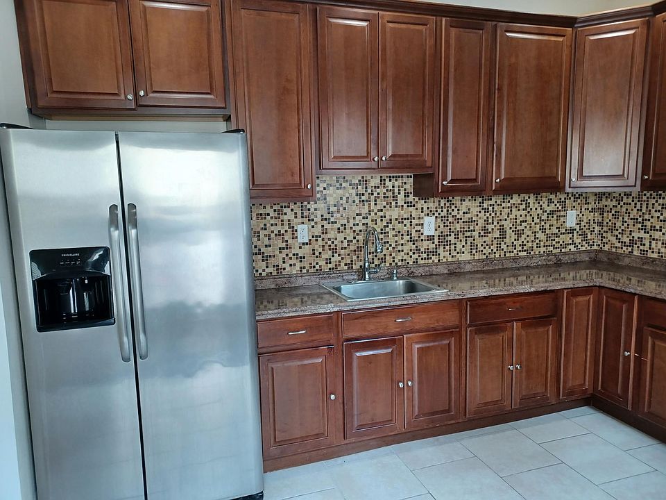 1st image of 182-184 Littleton Ave #1