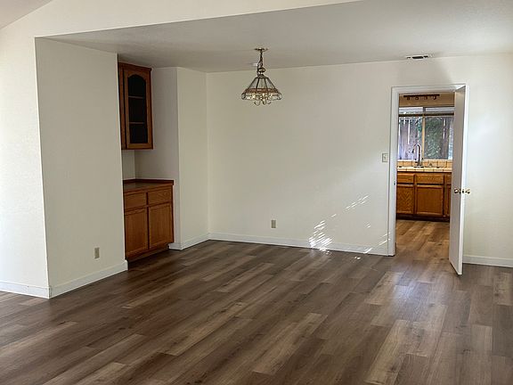 4th image of 5560 Riverwood Ct