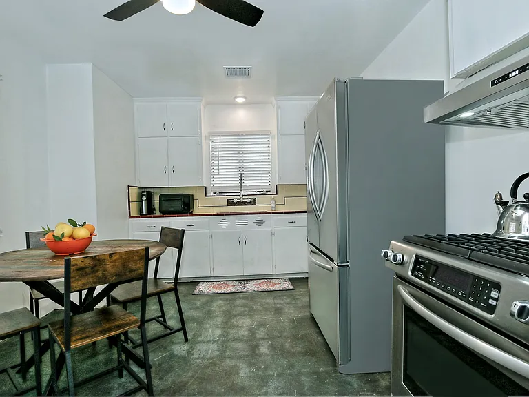 W Earll Dr — Photo 15