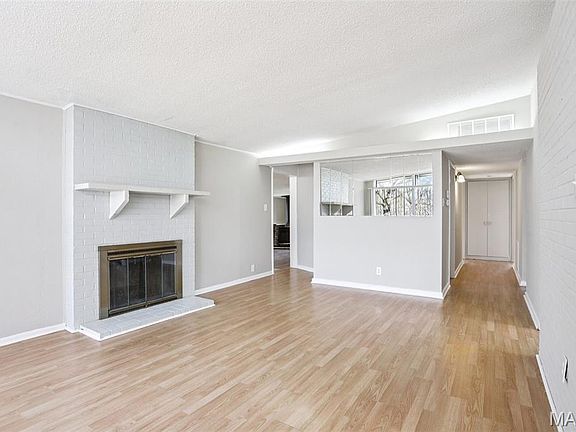 2nd image of 325 Holiday Hill Dr