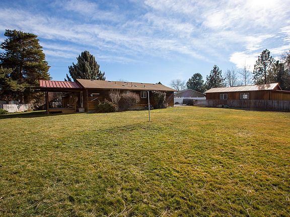 3rd image of 379 NE Sorrel Way