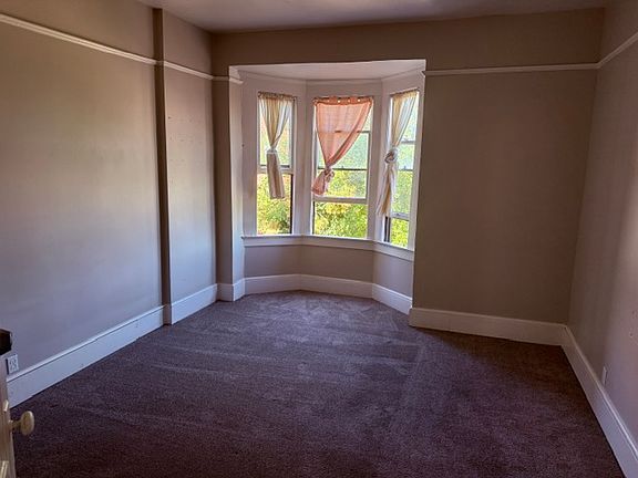 3rd image of 929 Fresno St