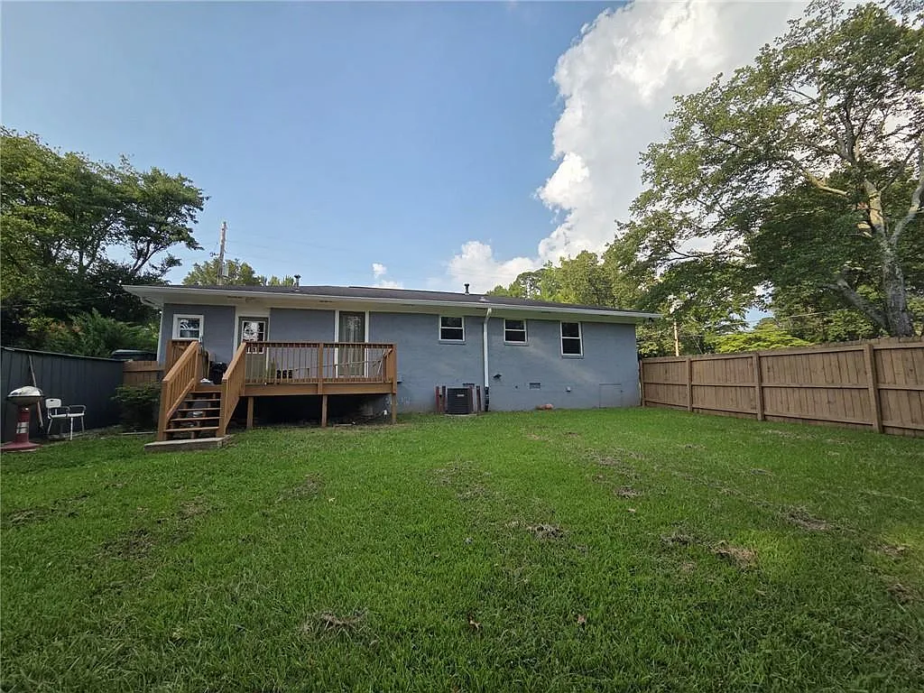 4 bed, 2.0 bath, 1040 sqft, $2,300 — Photo 3