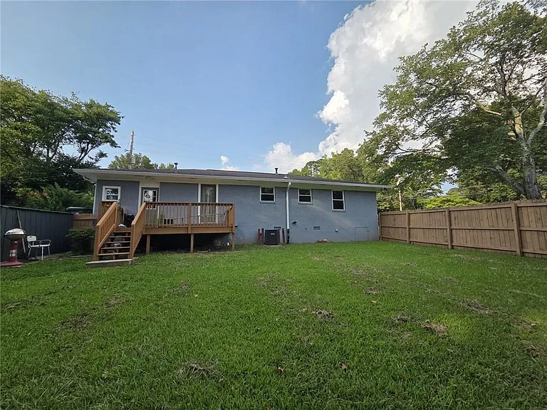 762 Lancelot Dr — Photo 3