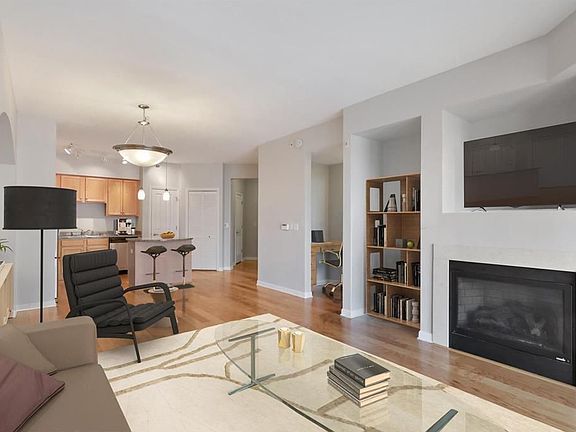 2nd image of 500 Grant St E #1309
