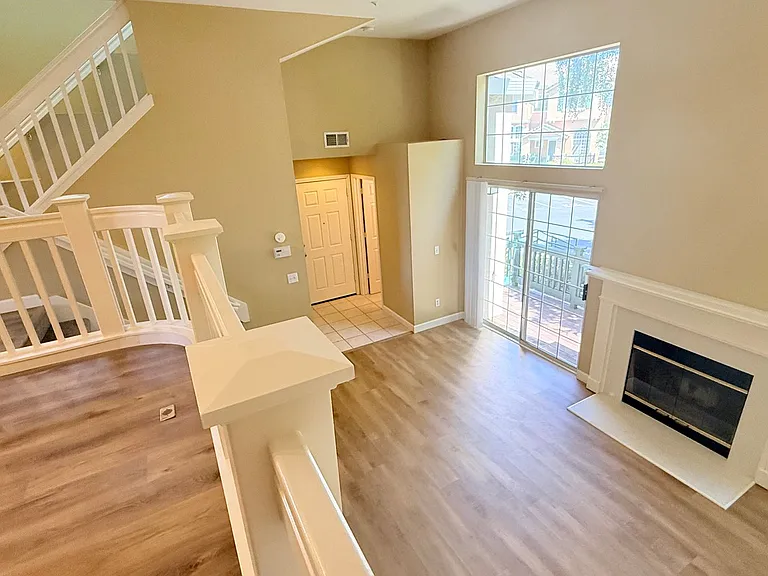 401 Skylark Ct — Photo 18