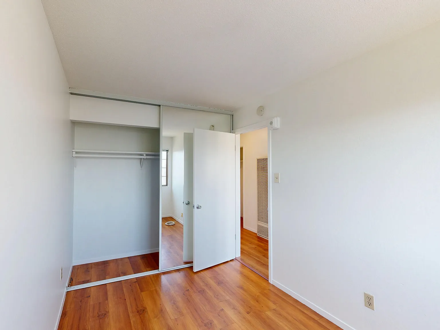 600 Oak Street — Photo 3