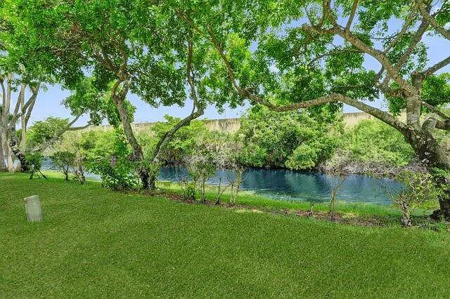 10581 NW 57th Ct — Photo 36