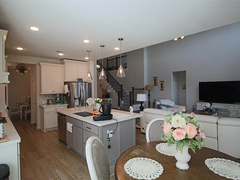 24727 Tanoureen Dr — Photo 14