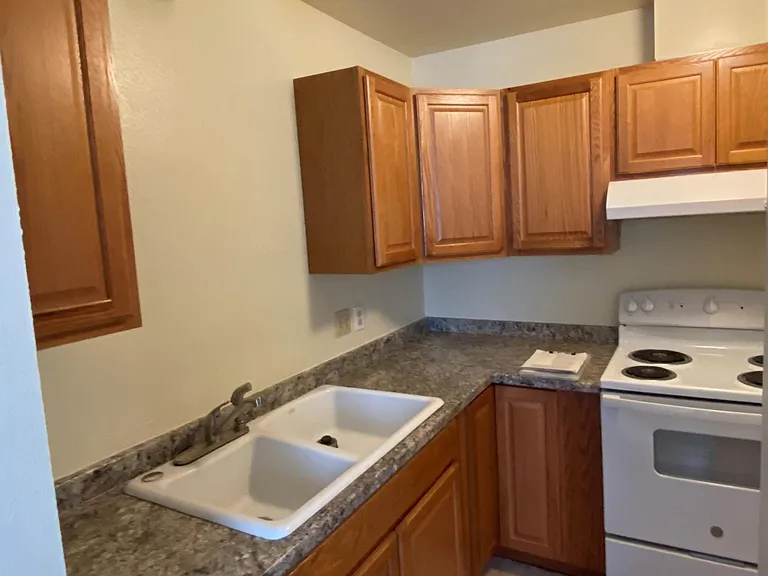 825 Alexander Ct — Photo 1