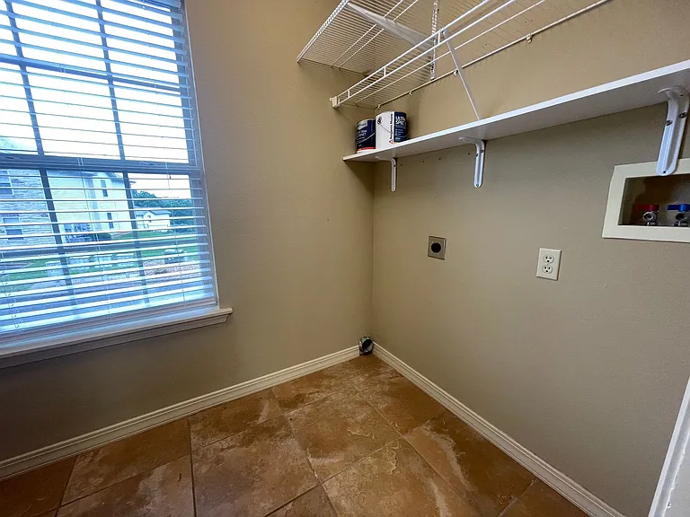 260 Toni Ln #D — Photo 5