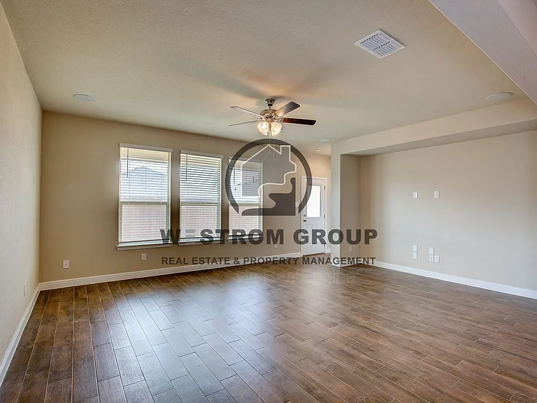 820 Greenford Mnr — Photo 17