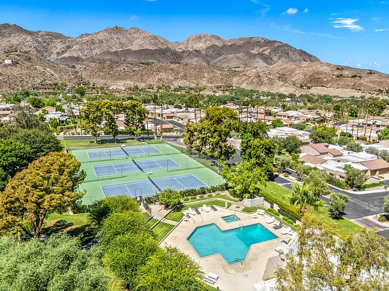 48950 Desert Flower Dr — Photo 41