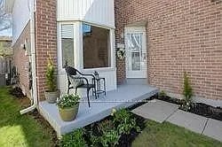 923 Attersley Dr — Photo 3