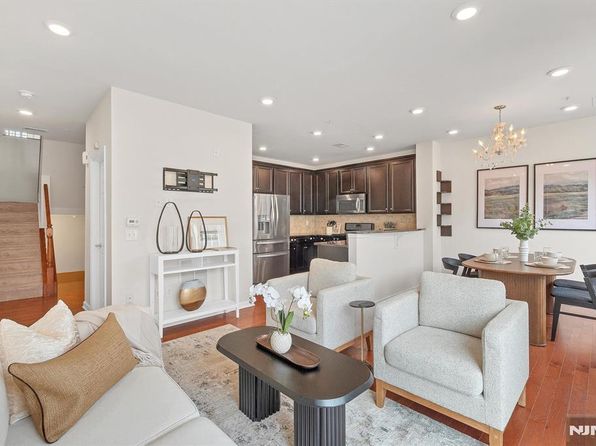 11 Veterans Dr, Wood Ridge, NJ 07075