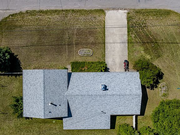 2nd image of 215 Park Dr
