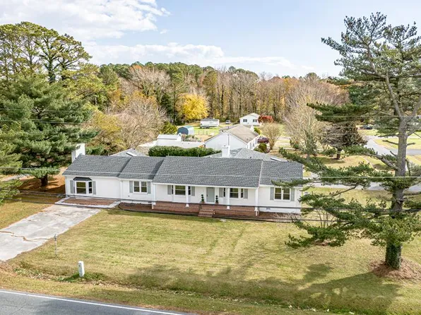 47 Hill St, Onancock, VA 23417