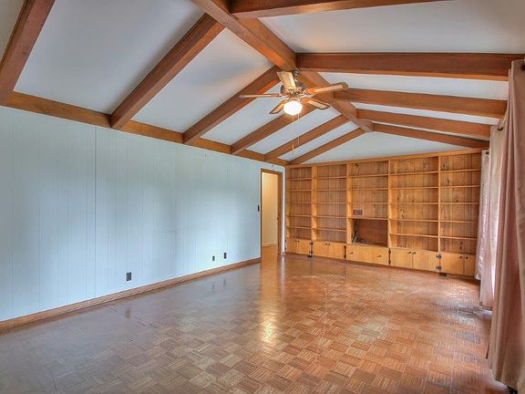 3rd image of 814 Belmont Ave