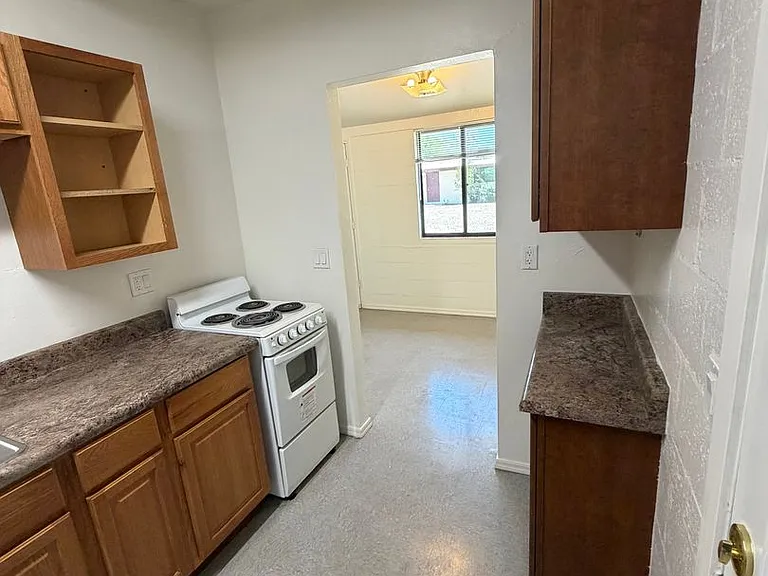 3240 E Towner St — Photo 2
