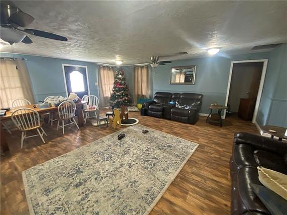 5th image of 604 Hoffpauir Ln