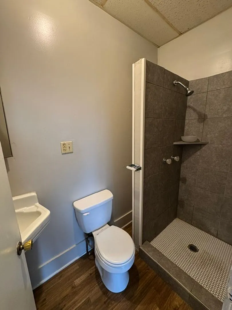 1704 W. Main St — Photo 3