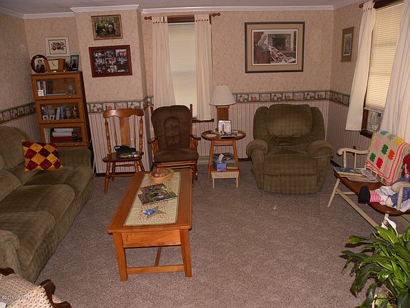 2nd image of 326 Kane St S