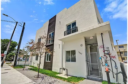 1567 NW 1st St #8 Photo 1