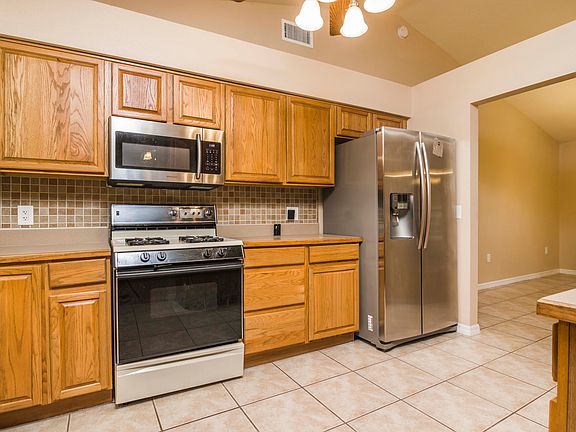 3rd image of 1045 Bonnymede Dr