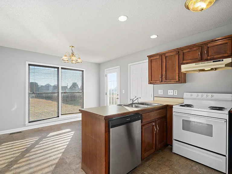 3737 Heather Dr — Photo 22