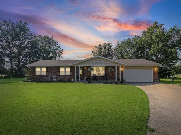 380 Northwood Ln, Salem, IL 62881