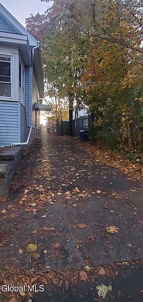 3rd image of 94 Kent Street