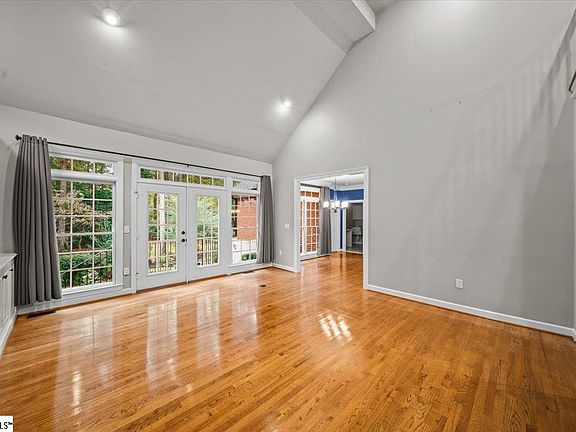 5th image of 7 Black Pine Ct