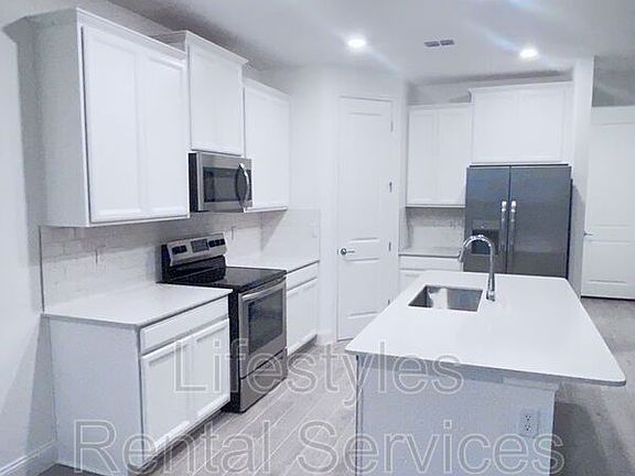2nd image of 89 Tyson Ct