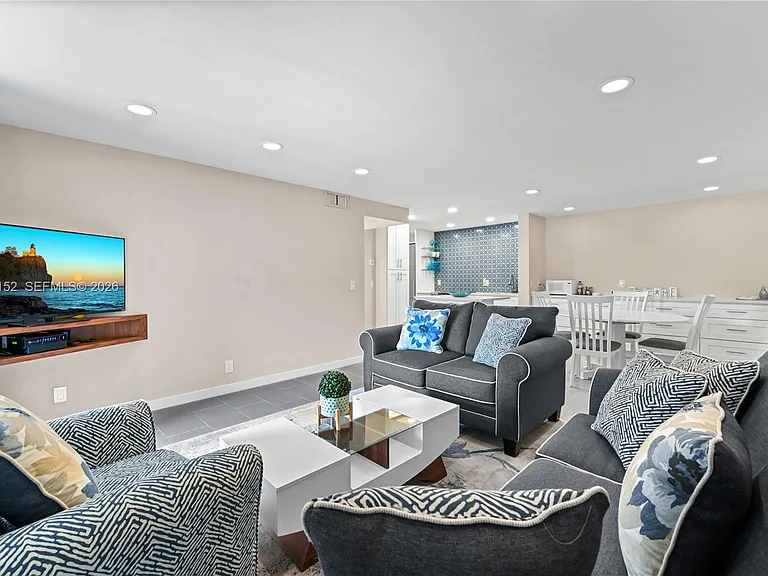 812 Sky Pine Way #C2 — Photo 8