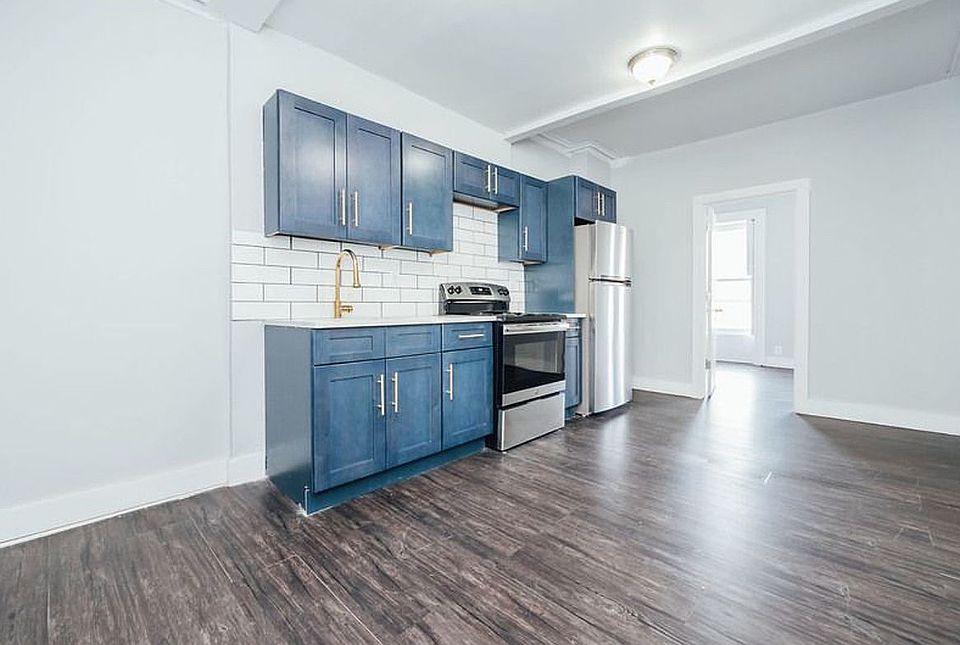 1st image of 130 Hart St APT 3