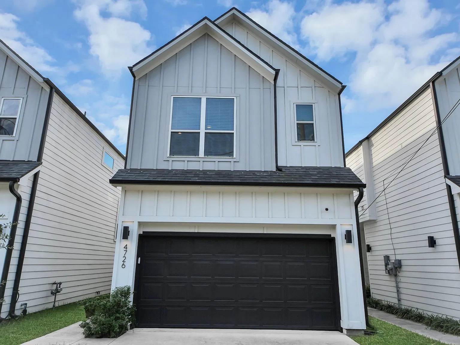 3 bed, 2.5 bath, 1698 sqft, $2,300 — Photo 1