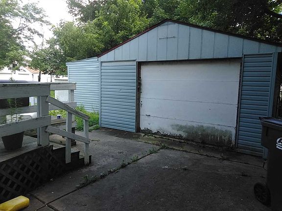 3rd image of 604 Garver Ave