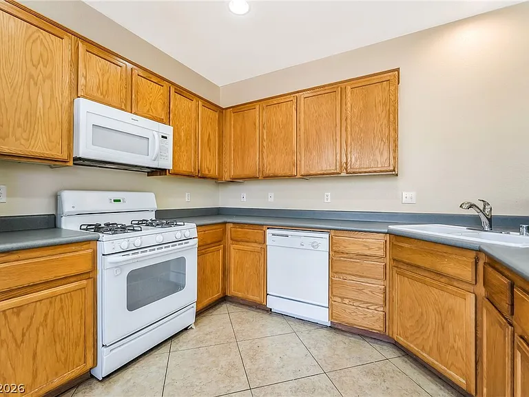 8104 Caspian Moon Dr — Photo 11