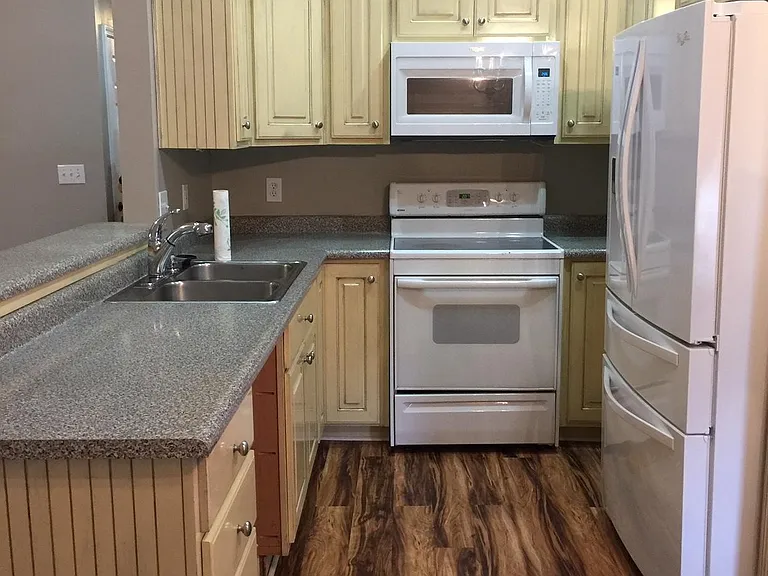 605 Habersham Ln — Photo 3