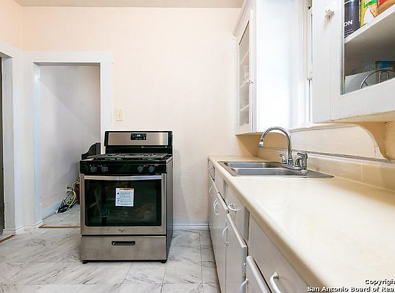 5th image of 507 Humboldt St