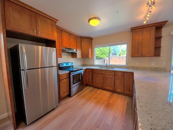3rd image of 180 Sun Blossom Dr