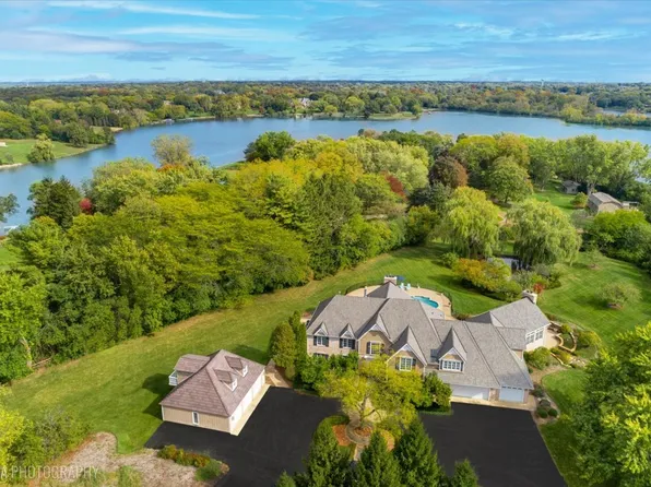 70 Round Barn Rd, Barrington, IL 60010