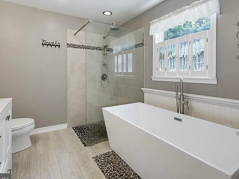 12815 Eastern Ave — Photo 10