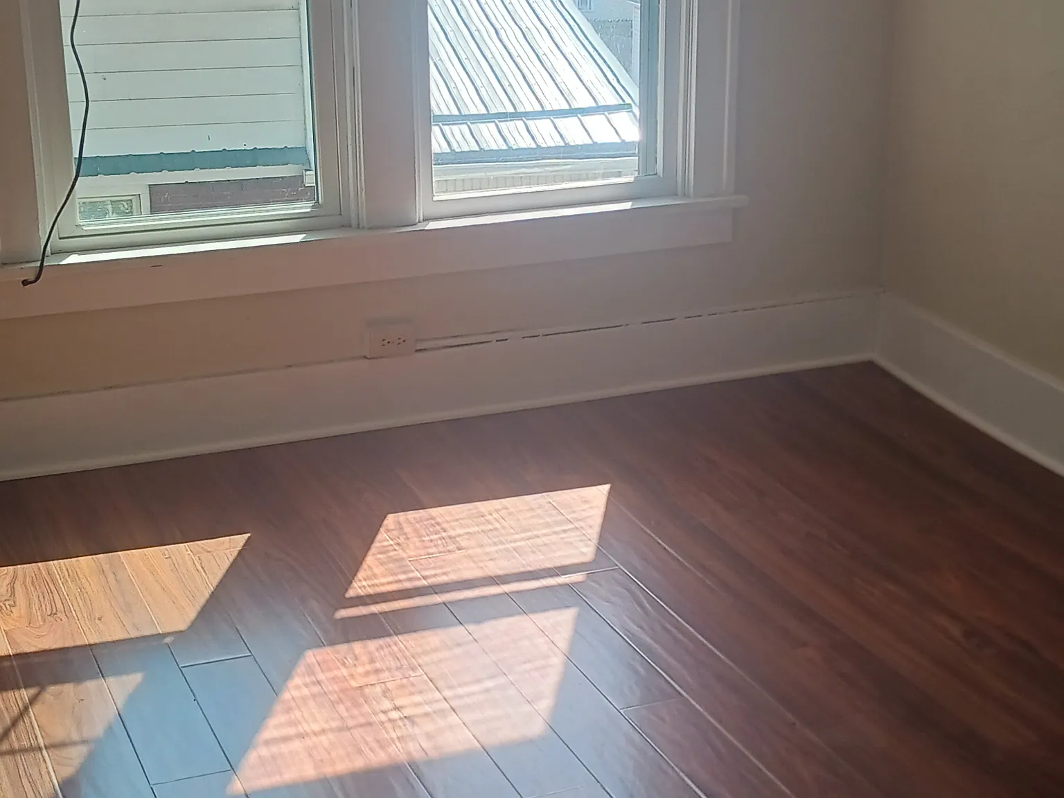 3 bed, 1800 sqft, $975 — Photo 2