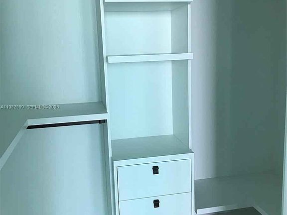4th image of 480 NE 31st St Unit 3905